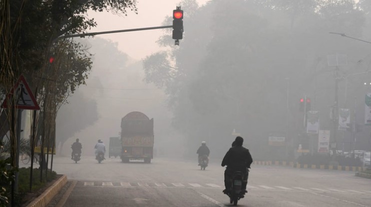 Lahore again ranks first among the world’s most polluted cities, the city’s air is toxic Lahore again ranks first among the world's most polluted cities, the city's air is toxic