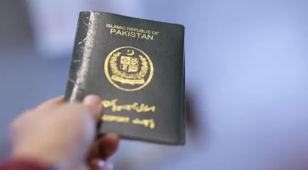 Pakistani passport suffers further decline in global rankings Pakistani passport suffers further decline in global rankings