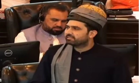 People do politics, I love Imran Khan, says newly elected Chief Minister of KPK People do politics, I love Imran Khan, says newly elected Chief Minister of KPK
