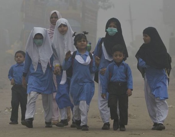 The atmosphere in Lahore has become extremely toxic. Are schools going to close The atmosphere in Lahore has become extremely toxic. Are schools going to close