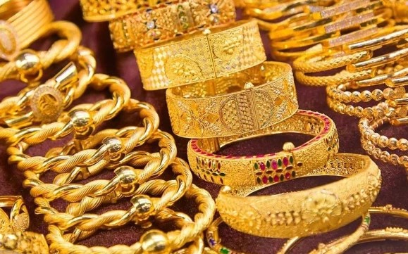 The price of gold continues to decline, what is the price per tola The price of gold continues to decline, what is the price per tola