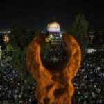 Despite restrictions and strict surveillance, a sea of ​​people flocked to Al-Aqsa Mosque for Taraweeh prayers.