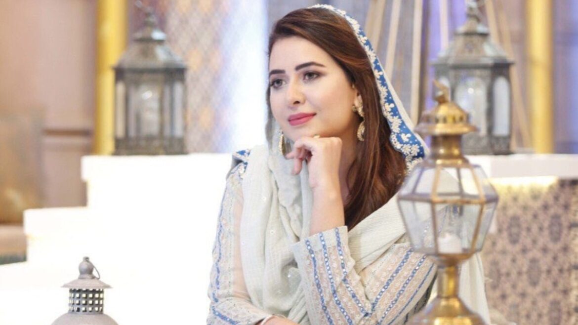 رابعہ انعم کا رمضان میں پہلا سموسہ کھانا سوشل میڈیا پر تنقید کا باعث بن گیا