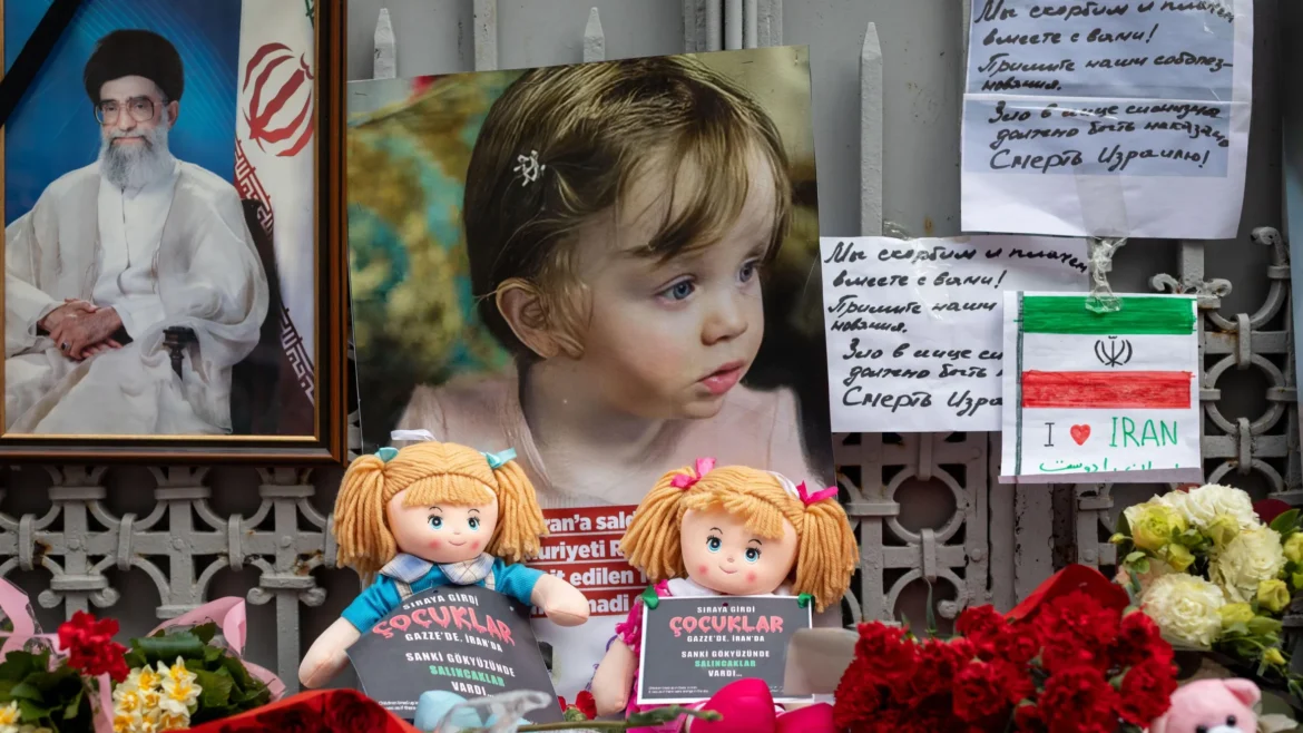 ایرانی وفد کے طیارے میں شہید 168 اسکول بچوں کی تصاویر اور خون آلود بستے بھی شامل