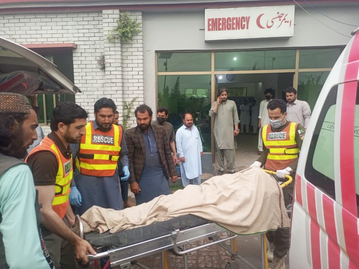 خیبر میں مدرسے پر آسمانی بجلی گرنے سے 20 طالبات زخمی، 3 کی حالت تشویشناک