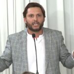 “میں نے اپنی بیٹیوں کو نکاح کے بعد موبائل فون دیا”، شاہد آفریدی کا حیران کن انکشاف