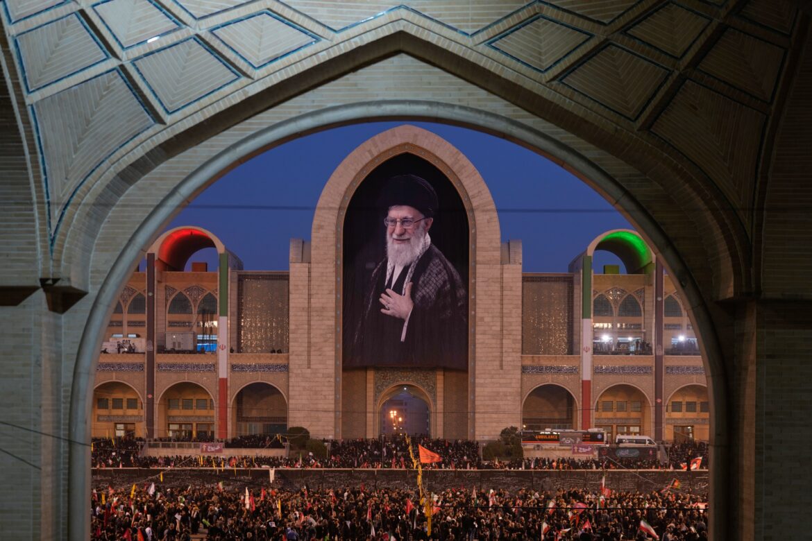 دنیا کا سب سے بڑا جنازہ؟ علی خامنہ ای کی آخری رسومات سے متعلق ایران کا بڑا دعویٰ